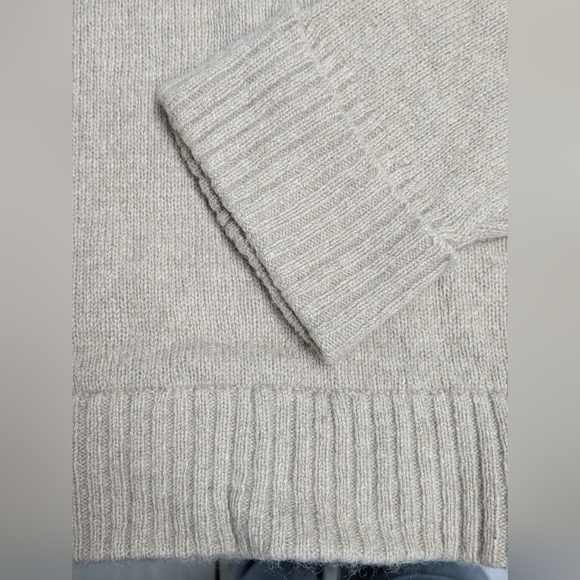 Patagonia Heathered Gray Crew Neck Sweater - Picture 3 of 12